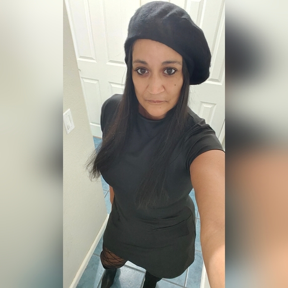 Meet your Posher, Adriane - Picture 2 of 2